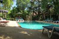 Swimming Pool Cousin Resort