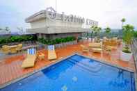 Swimming Pool Louis Kienne Hotel Pandanaran