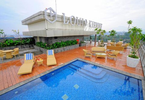 Swimming Pool Louis Kienne Hotel Pandanaran