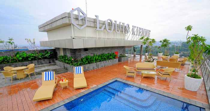 Swimming Pool Louis Kienne Hotel Pandanaran