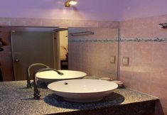 In-room Bathroom 6 Sunshine Hotel Saigon