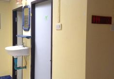 In-room Bathroom 6 BED Khaolak Hostel