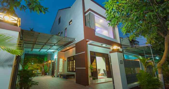 Exterior Royal Homestay