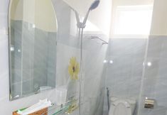 Toilet Kamar 7 Blue Sky Homestay Dalat