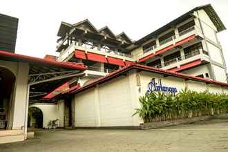 Bên ngoài 4 Airlangga Hotel