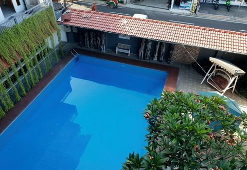Swimming Pool Airlangga Hotel