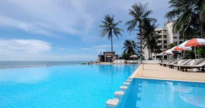 Kolam Renang Golden Pine Beach Resort
