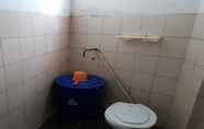 In-room Bathroom 5 Rumah Agnia