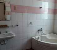 Phòng tắm bên trong 7 Moon House Villa Dalat