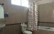 Toilet Kamar 6 Tien Dung Guest House Dalat