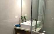 In-room Bathroom 7 Kelly Hotel Ha Noi