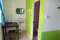 Toilet Kamar Riverside Guesthouse