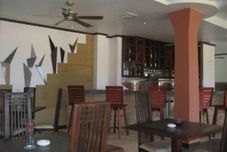 バー、カフェ、およびラウンジ Khaolak Riverside Resort &Spa