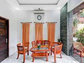 Lobi 4 SUPER OYO 90672 ADHYA GUEST HOUSE LOMBOK