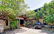 Exterior 2 SUPER OYO 90672 ADHYA GUEST HOUSE LOMBOK