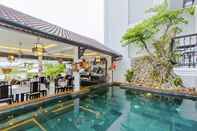 สระว่ายน้ำ Riverside Impression Homestay Villa