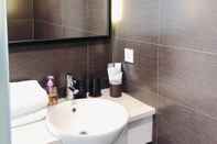 In-room Bathroom AncyrA TamTam Hotel by Continent - Near Hoan Kiem Lake