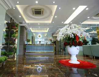Lobby 2 Adina Hotel