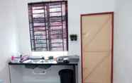 Toilet Kamar 7 Lynn Homestay Jitra