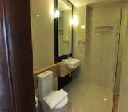 In-room Bathroom 6 Tanzeno Hotel 