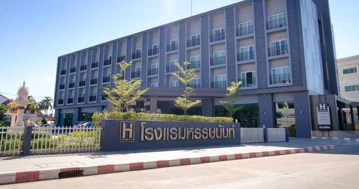 ภายนอกอาคาร Hansanan Hotel (SHA)