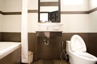 Toilet Kamar Golden Bell Homestay