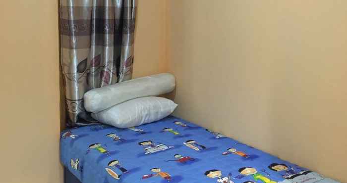 Bedroom Budget Room near Summarecon Mall Serpong (HH1)