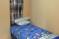 Bedroom Budget Room near Summarecon Mall Serpong (HH1)