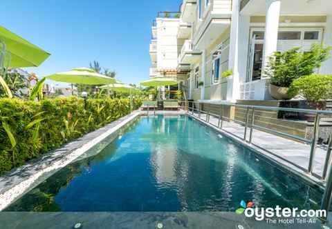 Swimming Pool Golden Bell Backpacker Hotel & Pool Bar