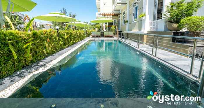 Swimming Pool Golden Bell Backpacker Hotel & Pool Bar