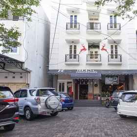 Exterior / Building 1 HEINE Hotel & Resto, Jl. Tulip III No.6 Hotels