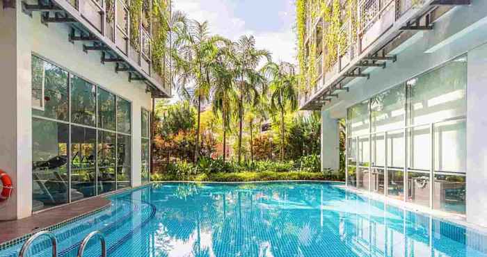 Kolam Renang Thanksgiving Serviced Residence