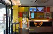 Lobby 5 Smile Hotel Danau Kota