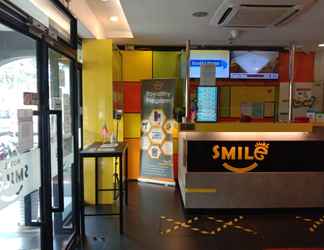 Lobby 2 Smile Hotel Danau Kota