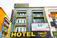 Bangunan Smile Hotel Danau Kota