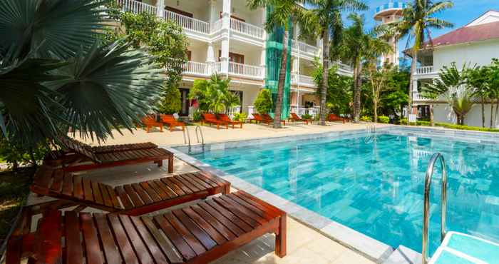 Swimming Pool Tahiti Resort