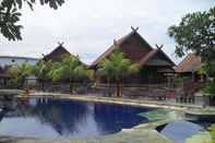 Swimming Pool Hotel Pantai Gapura Makassar