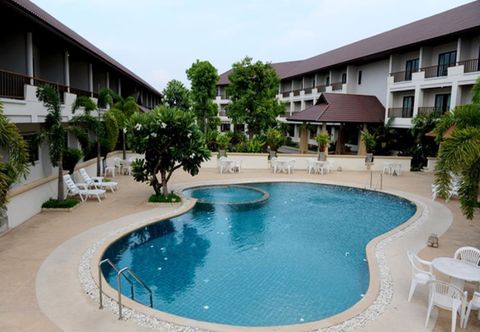 สระว่ายน้ำ President Hotel Udon