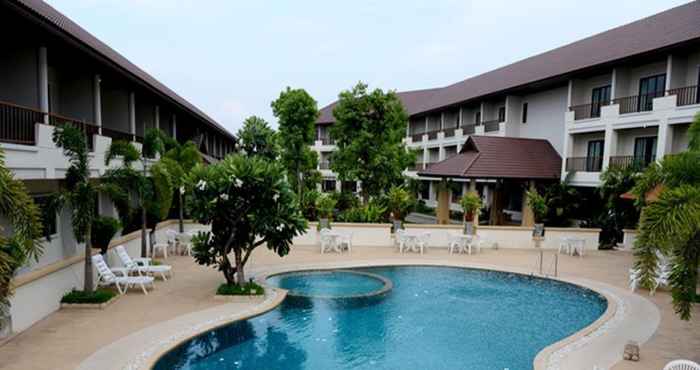 Kolam Renang President Hotel Udon