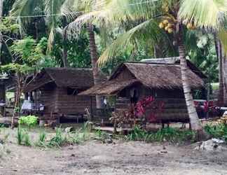 Exterior 2 Kingki Beach Backpackers