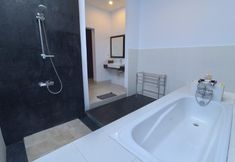 In-room Bathroom 5 The Cory Villa