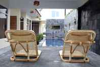 Swimming Pool Green Leaf Guest House by Sinergi