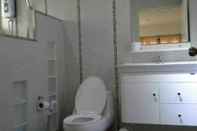 Toilet Kamar Hilltop Chalet