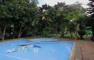 Kolam Renang 2 Hotel Feri Merak