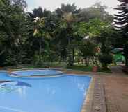Swimming Pool 2 Hotel Feri Merak