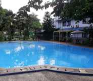 Swimming Pool 4 Hotel Feri Merak