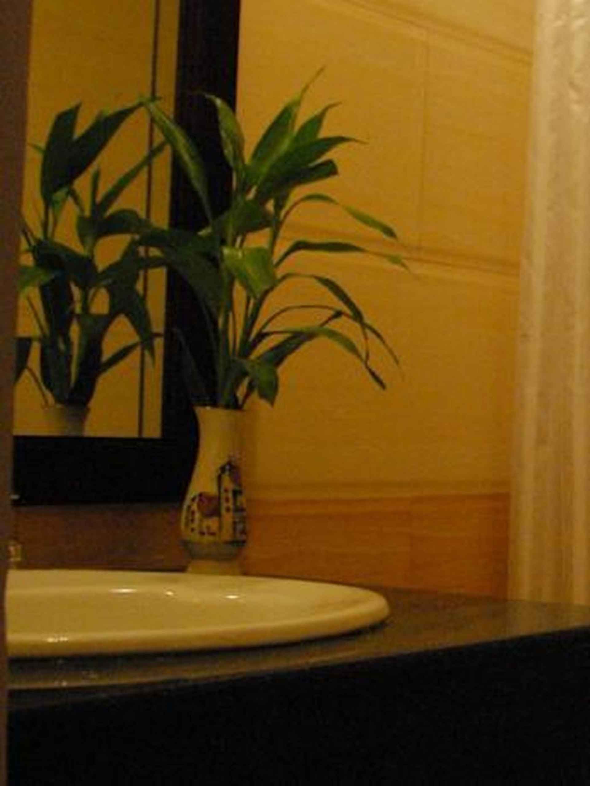 Phòng tắm bên trong Thu Bon Hotel