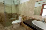 Phòng tắm bên trong Samu Green Hotel