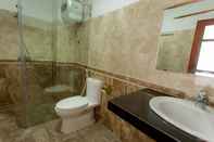 In-room Bathroom Samu Green Hotel