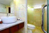 Phòng tắm bên trong Thanh Van 1 Hotel Hoi An